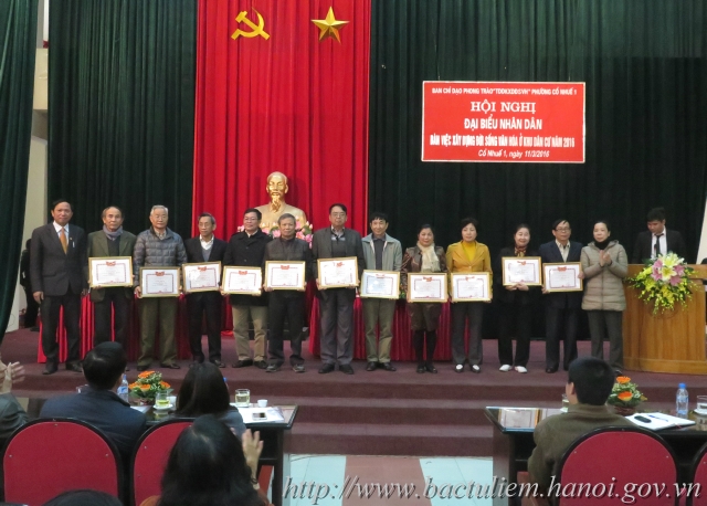 Nhân dân phường Cổ Nhuế 1 tham gia bàn về xây dựng đời sống văn hóa.