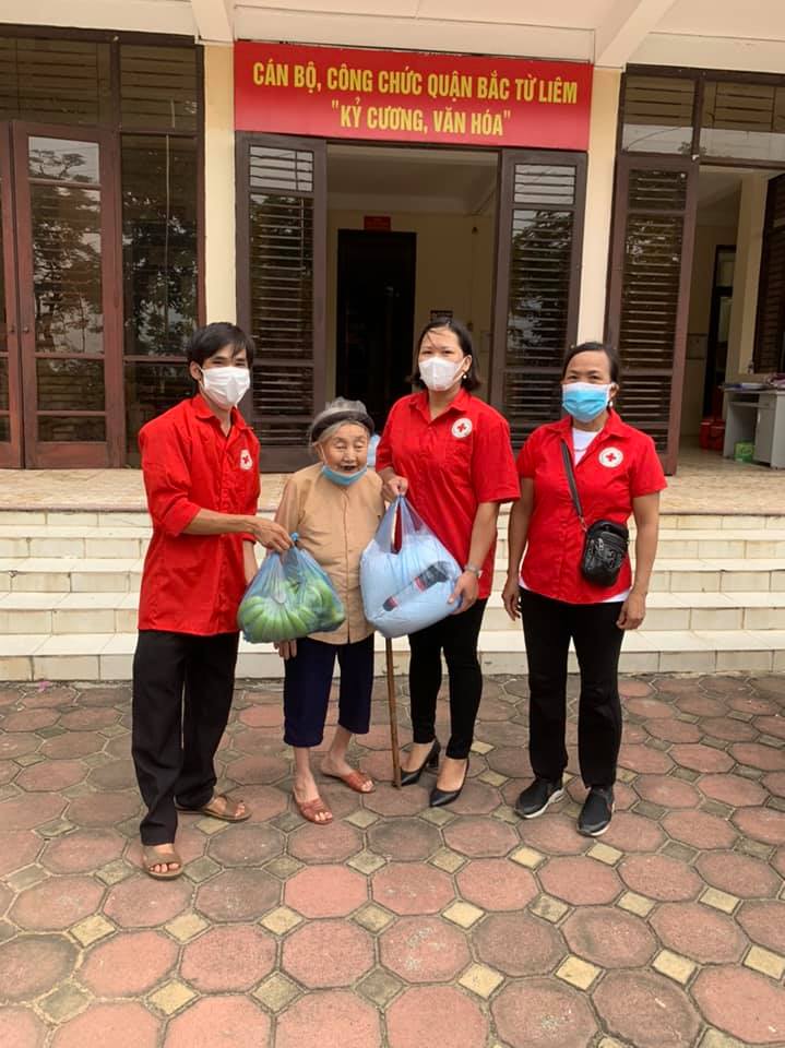 Description: Có thể là hình ảnh về 2 người, mọi người đang đứng và văn bản cho biết 'CÁN BỘ, CÔNG CHỨC QUẬN BẮC TỪLIÊM "KỲ CƯƠNG, VĂN HÓA"'