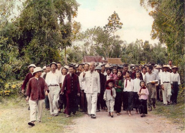 Description: https://thanhxuan.hanoi.gov.vn/documents/815068/4478385/HCM+nguoi+la+nguon+cam+hung+muon+doi-2.jpg/48dfcf90-6e79-4f9d-8a7c-8856a40b57fe?t=1652867435174