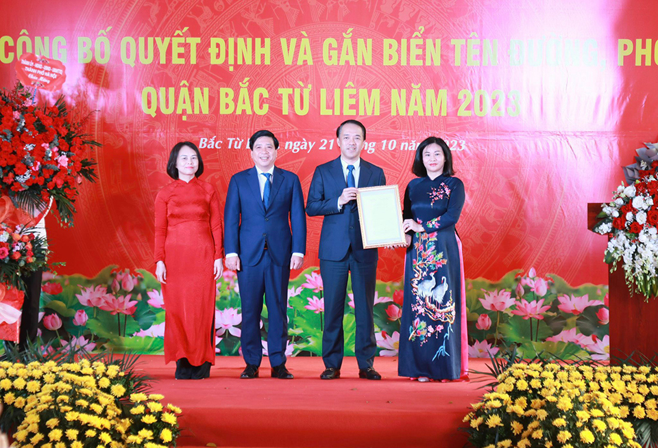 Quận Bắc Từ Liêm gắn biển tên 4 tuyến đường, phố