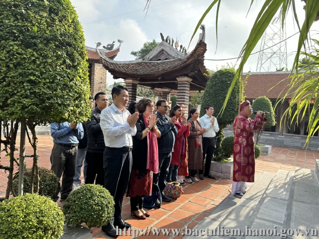 Đón tiếp Đoàn Hội hữu nghị Việt Nam - Ấn Độ thành phố Hà Nội tham quan chuỗi di tích lịch sử văn hóa tiêu biểu quận Bắc Từ Liêm