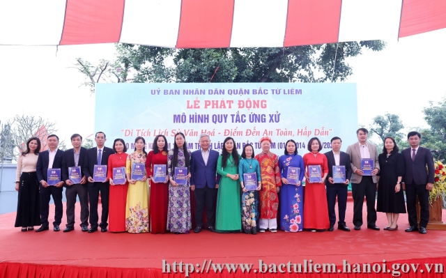 Quận Bắc Từ Liêm phát động mô hình quy tắc ứng xử “Di tích lịch sử văn hóa - điểm đến an toàn, hấp dẫn” tại di tích quốc gia đặc biệt Đình Chèm