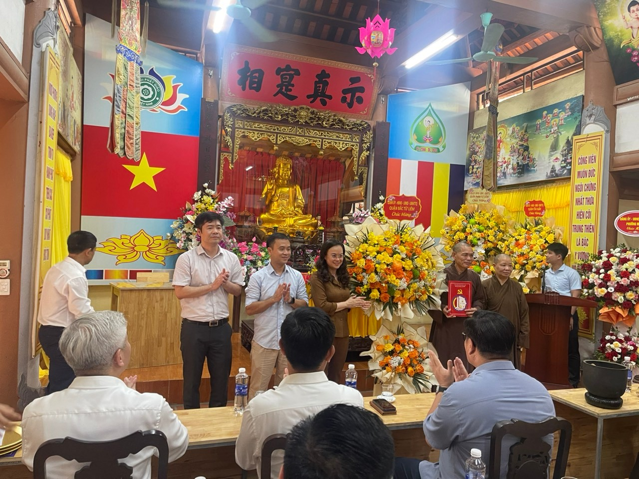 Lãnh đạo quận Bắc Từ Liêm thăm trường hạ an cư tại chùa Thiên Trúc, phường Mễ Trì