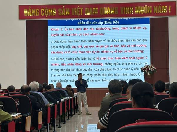 Tập huấn Luật bảo vệ môi trường, phân loại rác thải tại nguồn.