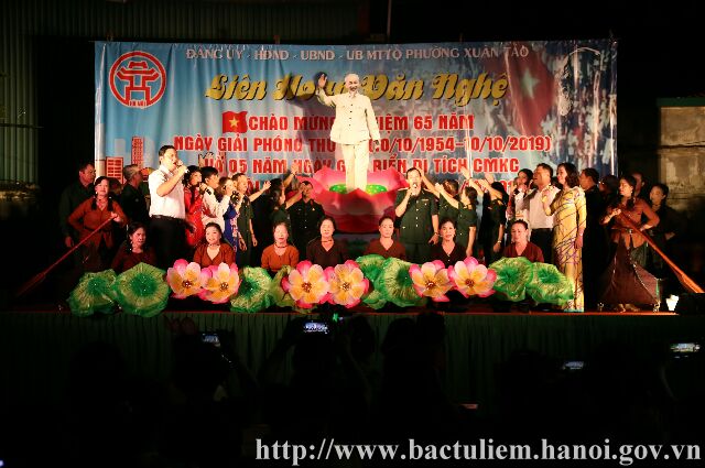 Sổi nổi Liên hoan văn nghệ chào mừng 65 năm Ngày Giải phóng Thủ đô phường Xuân Tảo